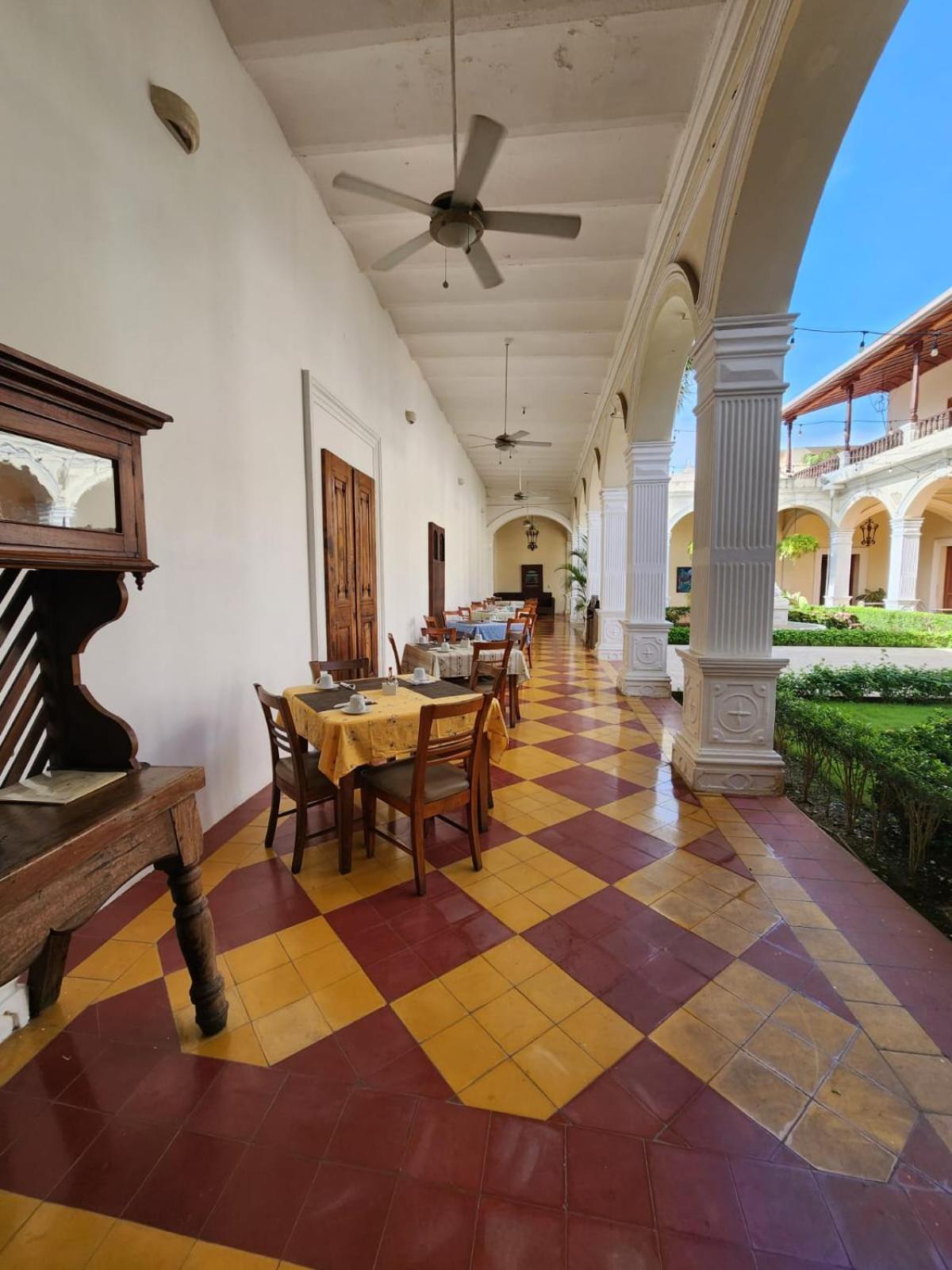 Hotel La Perla Leon Exterior photo