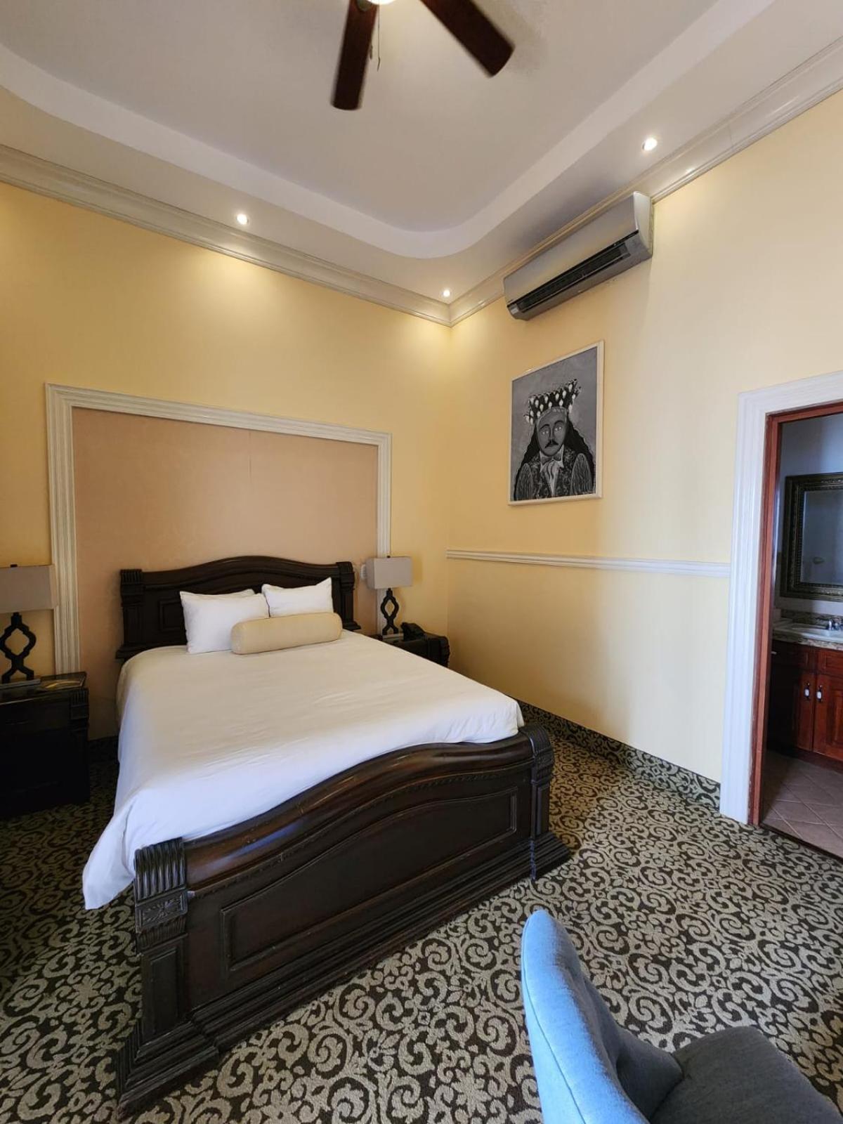 Hotel La Perla Leon Exterior photo